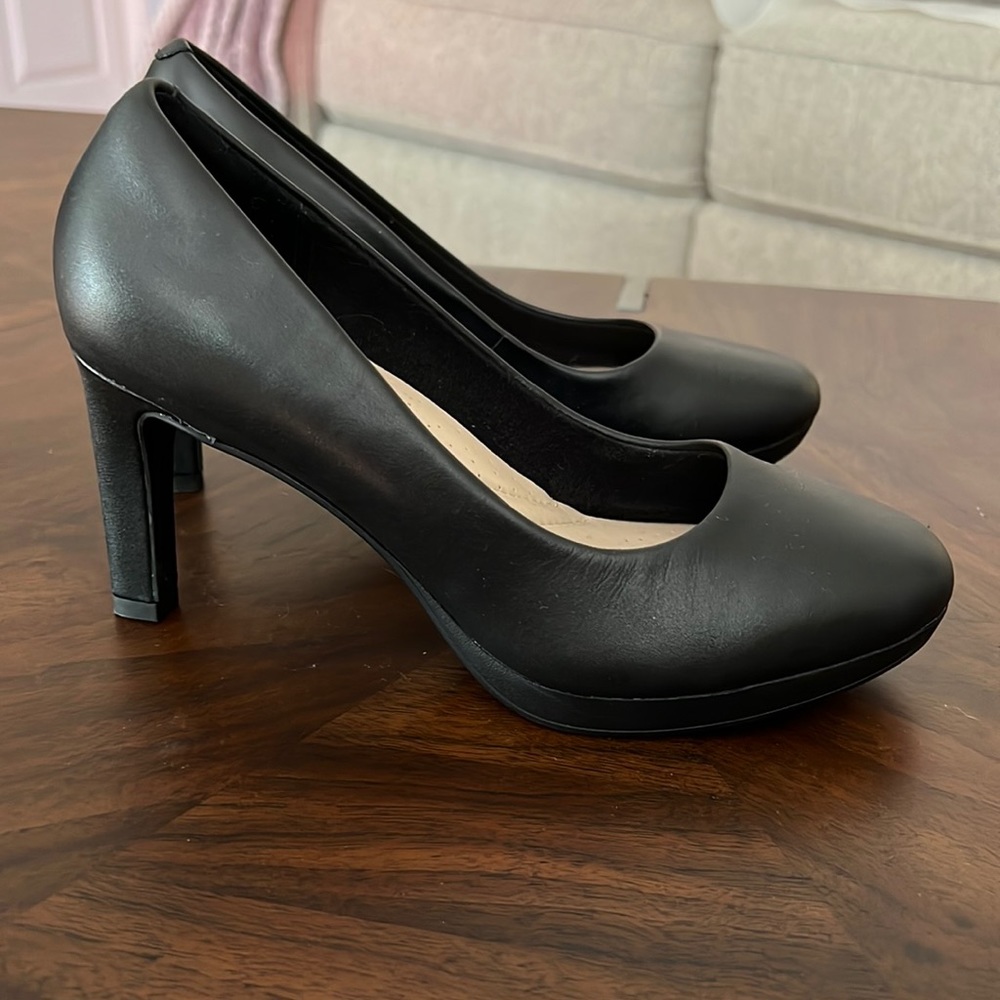 Clark’s Black Pumps